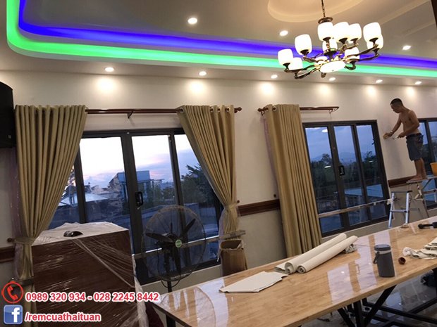 Lắp đặt rèm cửa nhà hàng Tuấn Mập tại Tp Phan Thiết
